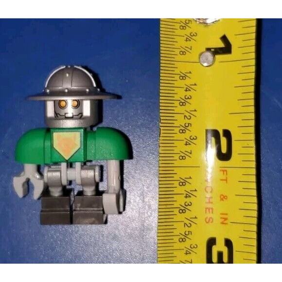 Lego Mini Figure Nexo Knights Aaron Bot Green Set #70355 Figure Only - Picture 8 of 8
